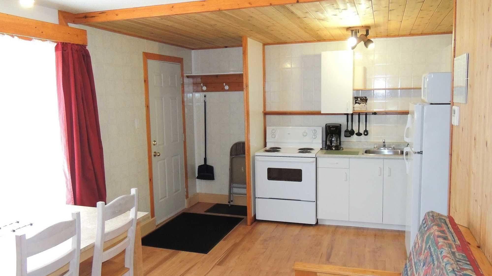 Viewpoint Rv & Cottages Salmon Arm Extérieur photo